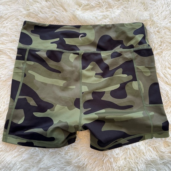 Zyia Active Light N Tight Pocket Hustle Shorts - Picture 3 of 3